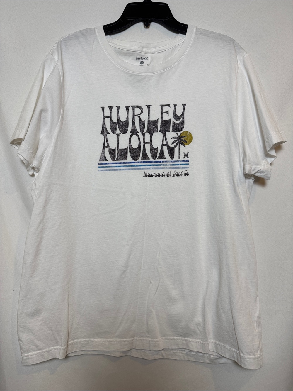 Men’s Hurley White Tee with Blue Stripes & Yellow Sun Graphic. XL